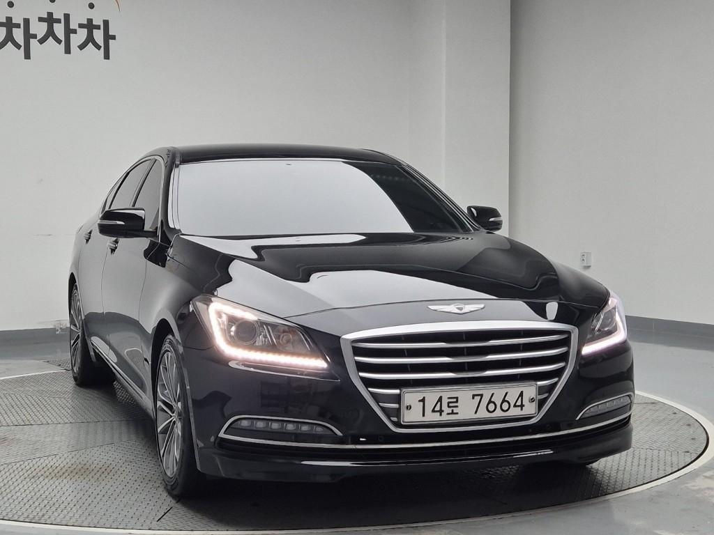 HYUNDAI Genesis - Vista 4