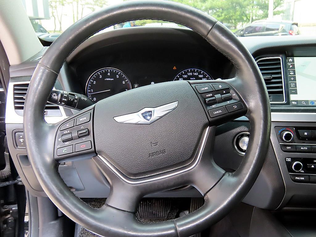HYUNDAI Genesis - Vista 8
