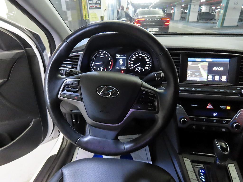 HYUNDAI Avante - Vista 8