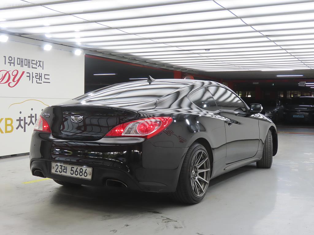 HYUNDAI Genesis - Vista 4