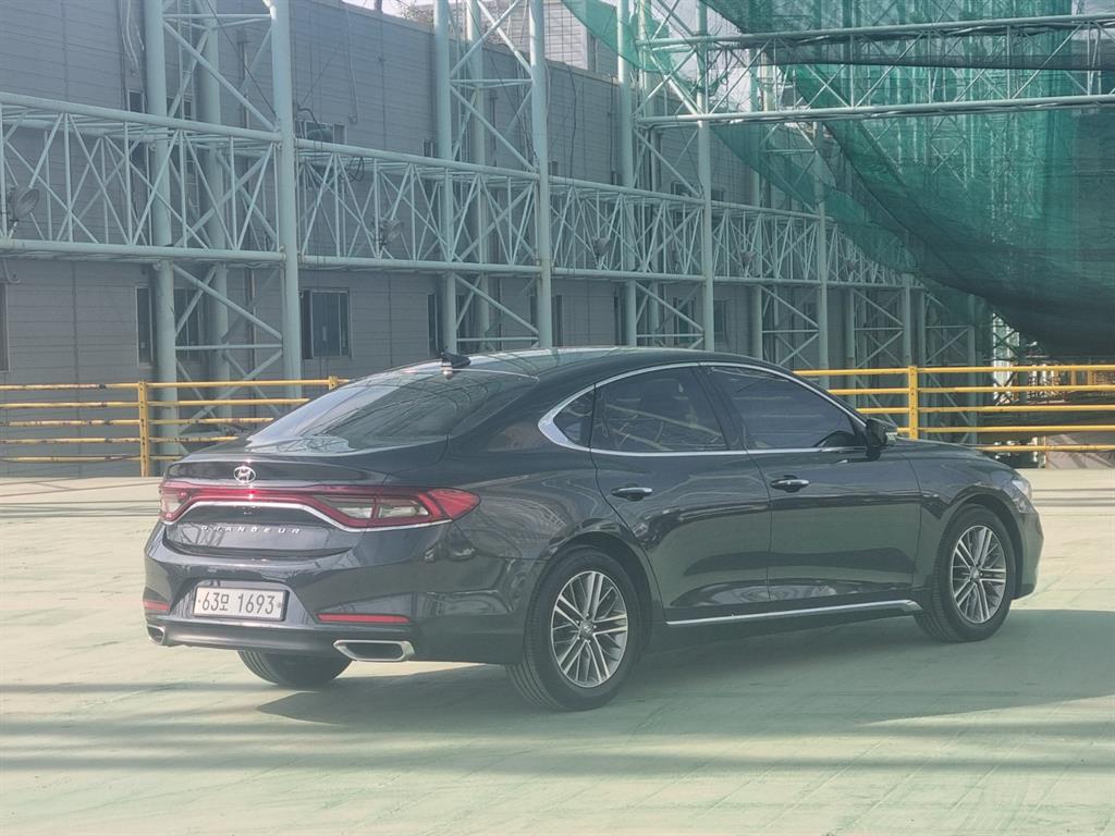 HYUNDAI Grandeur - Vista 3