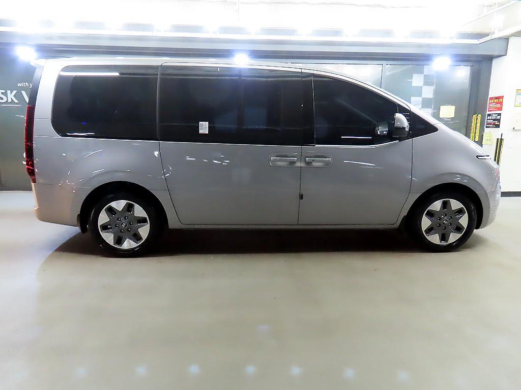HYUNDAI Staria - Vista 3