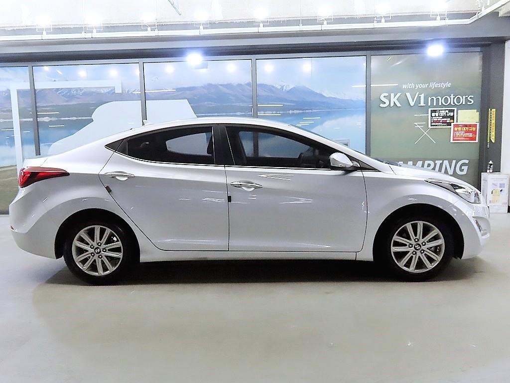 HYUNDAI Avante - Vista 3