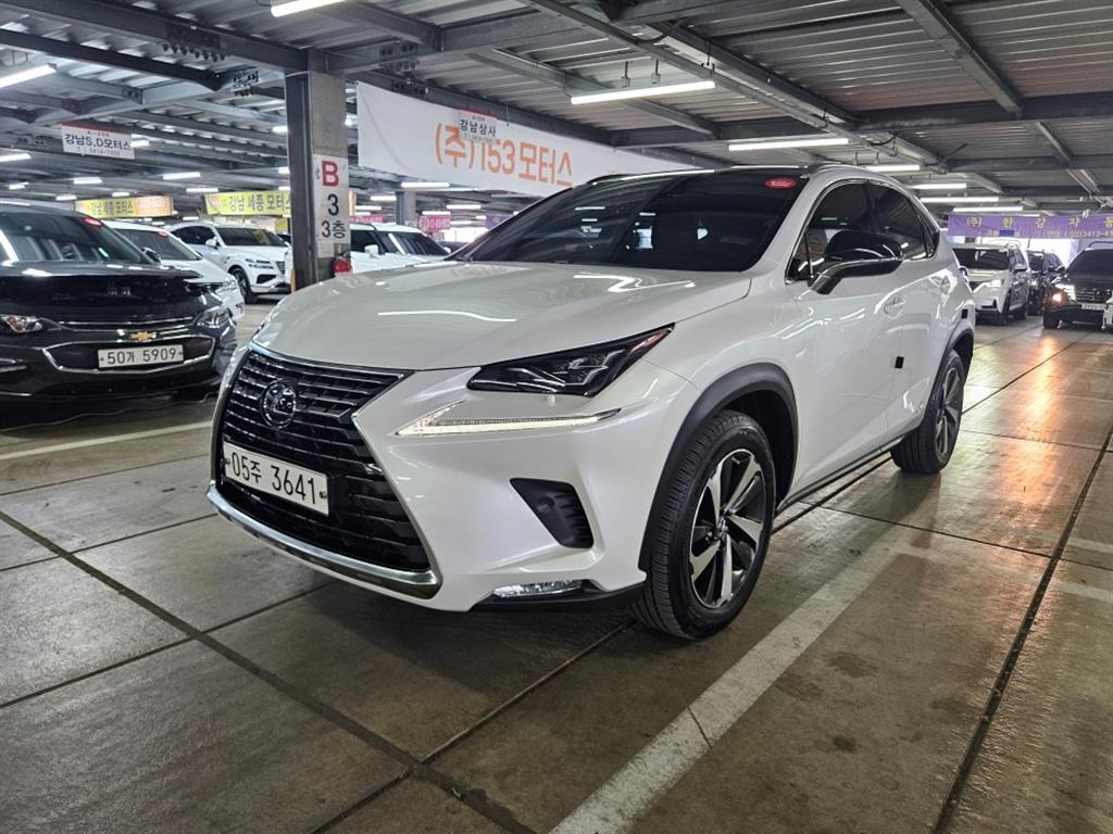 Lexus NX - Vista 2