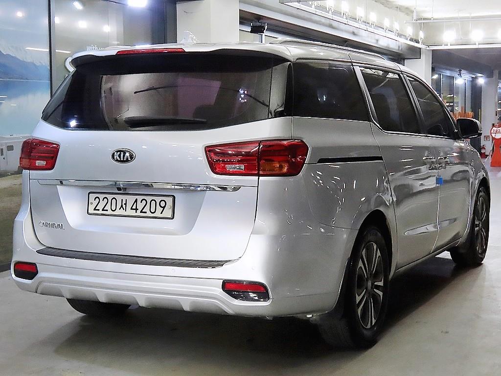 KIA Carnival - Vista 4