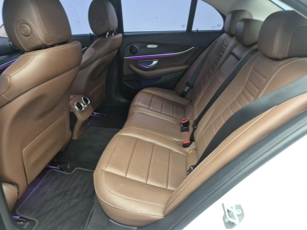 Mercedes Benz E class - Vista 12