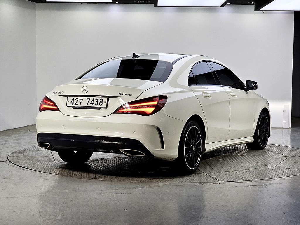 Mercedes Benz CLA Class - Vista 4