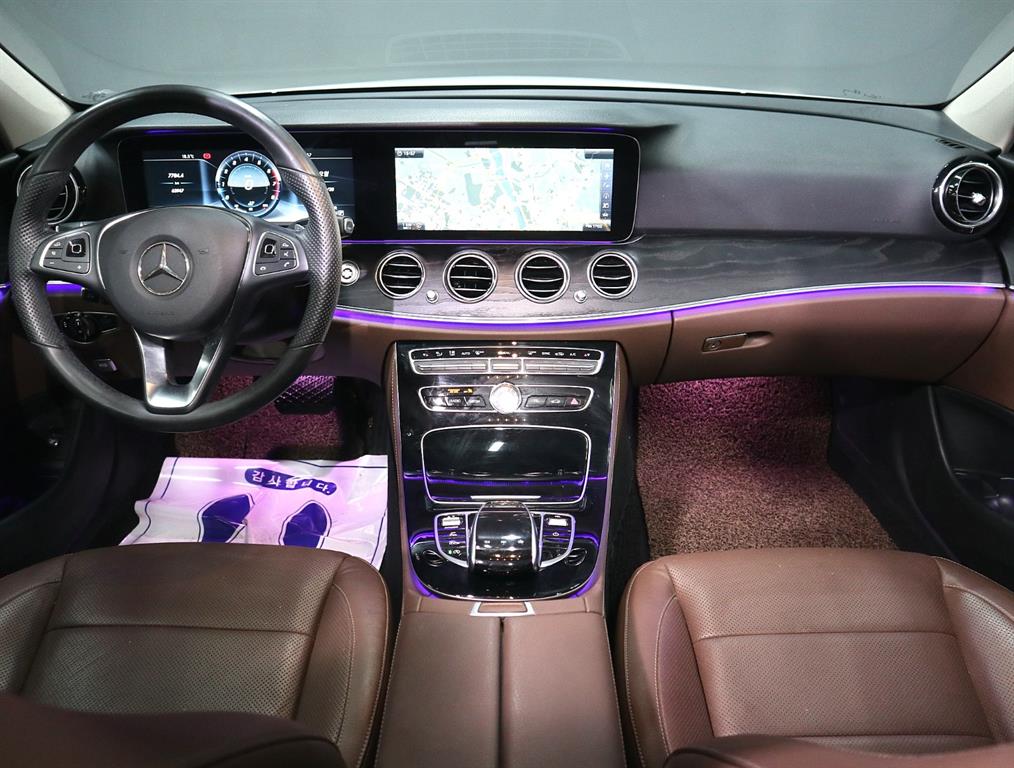 Mercedes Benz E class - Vista 5