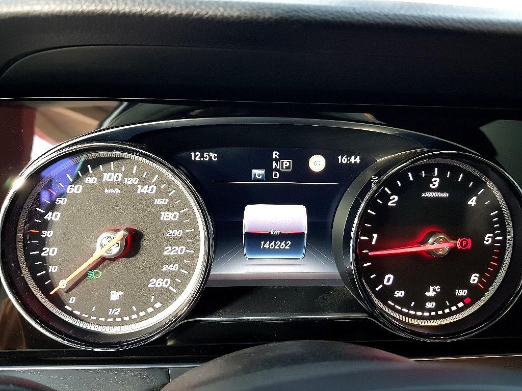 Mercedes Benz E class - Vista 7