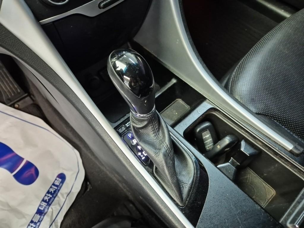 HYUNDAI Sonata - Vista 8