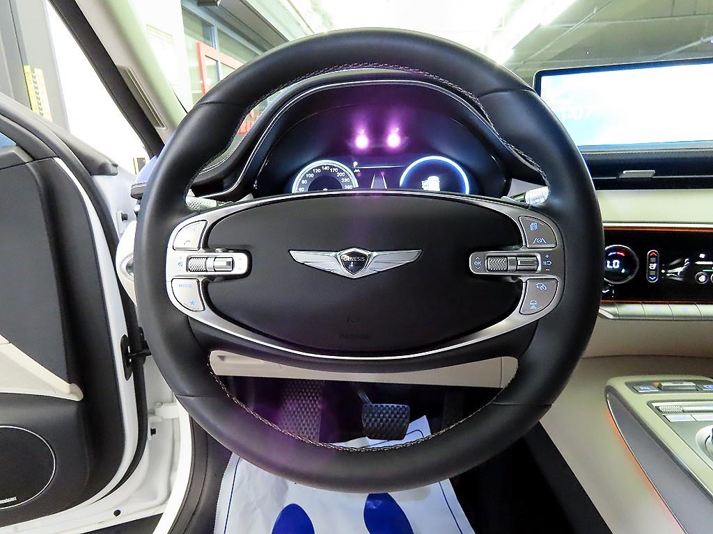 Genesis GV70 - Vista 8