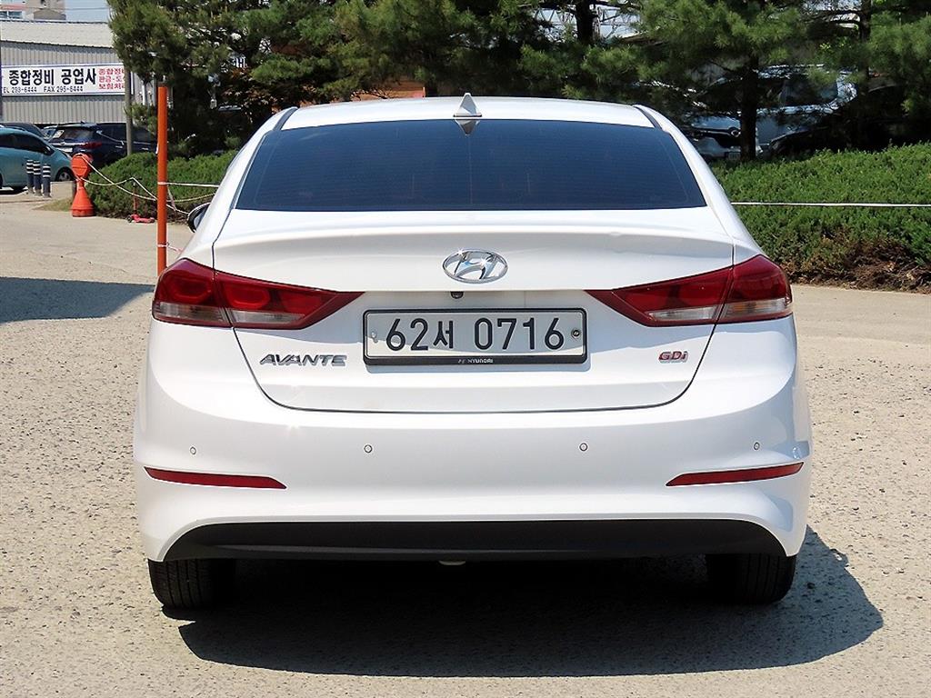 HYUNDAI Avante - Vista 4