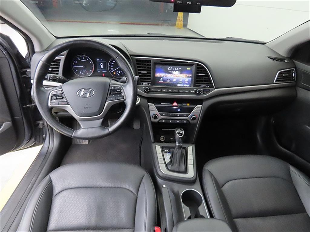 HYUNDAI Avante - Vista 7