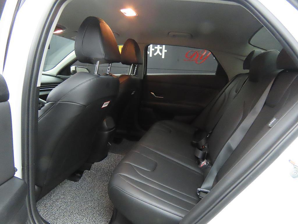 HYUNDAI Avante - Vista 9