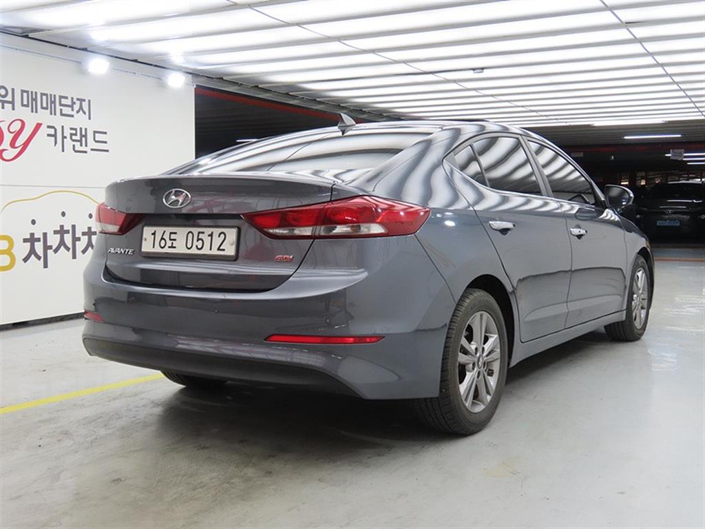 HYUNDAI Avante - Vista 4