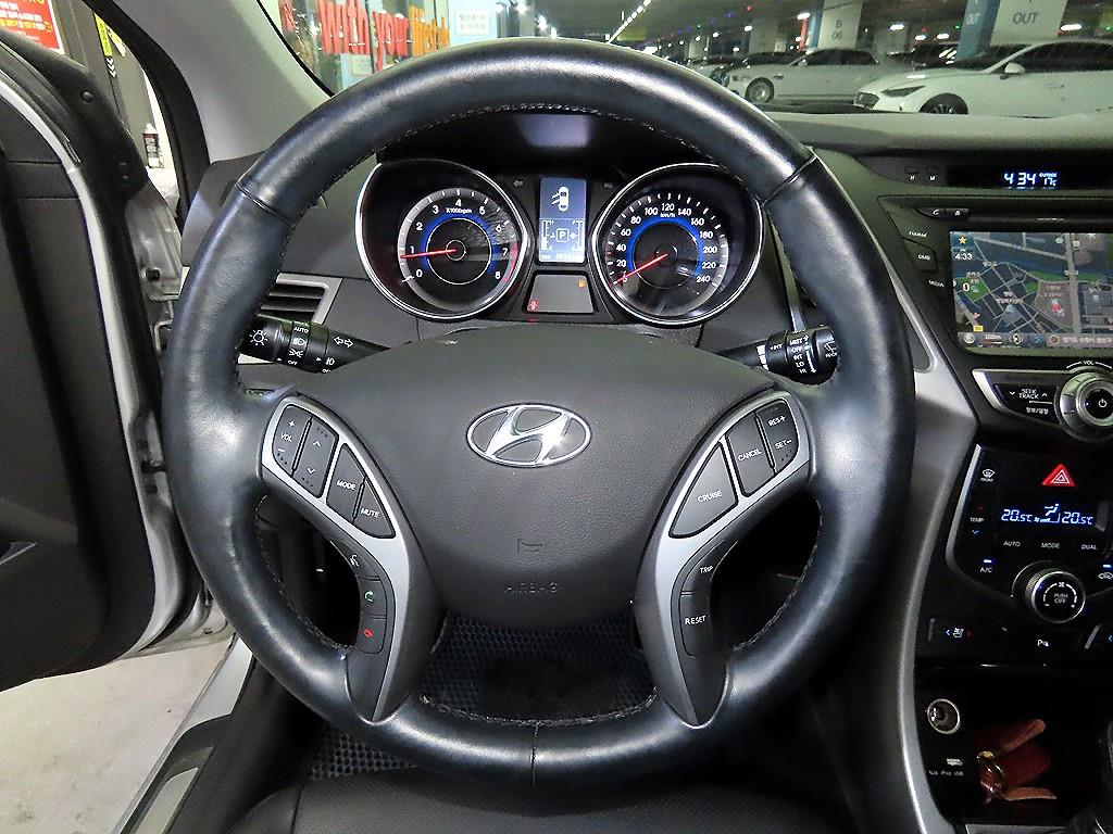 HYUNDAI Avante - Vista 8