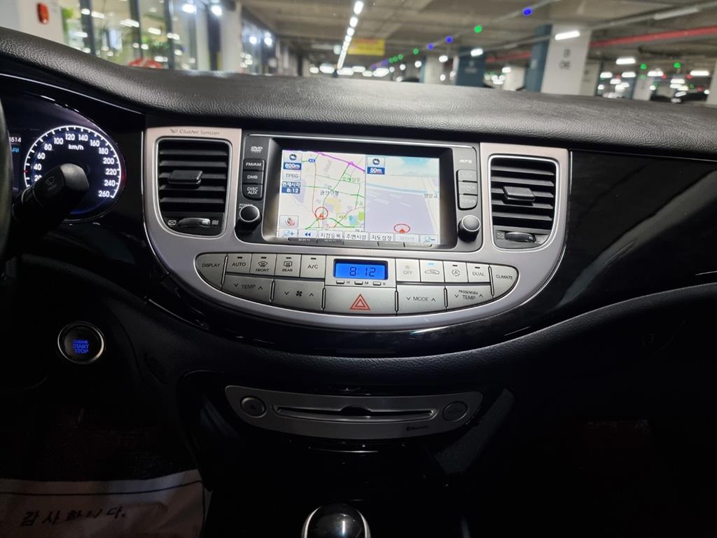 HYUNDAI Genesis - Vista 7