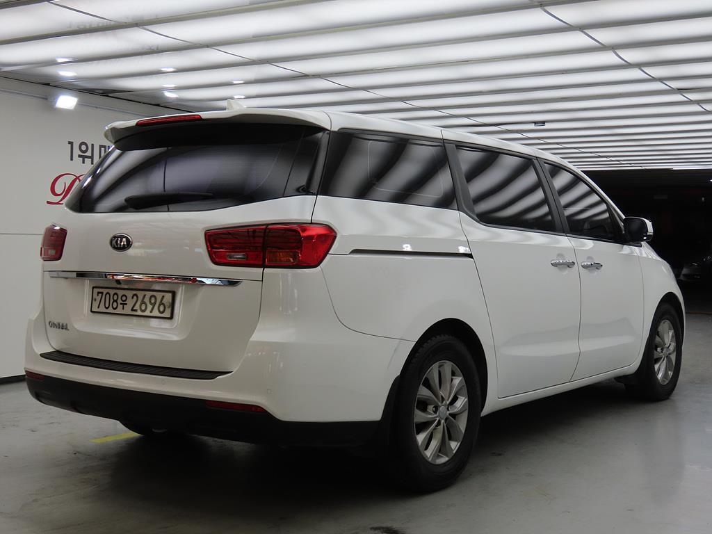 KIA Carnival - Vista 3