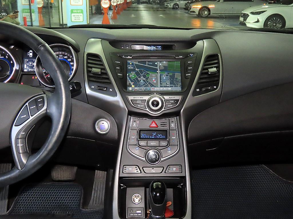 HYUNDAI Avante - Vista 11