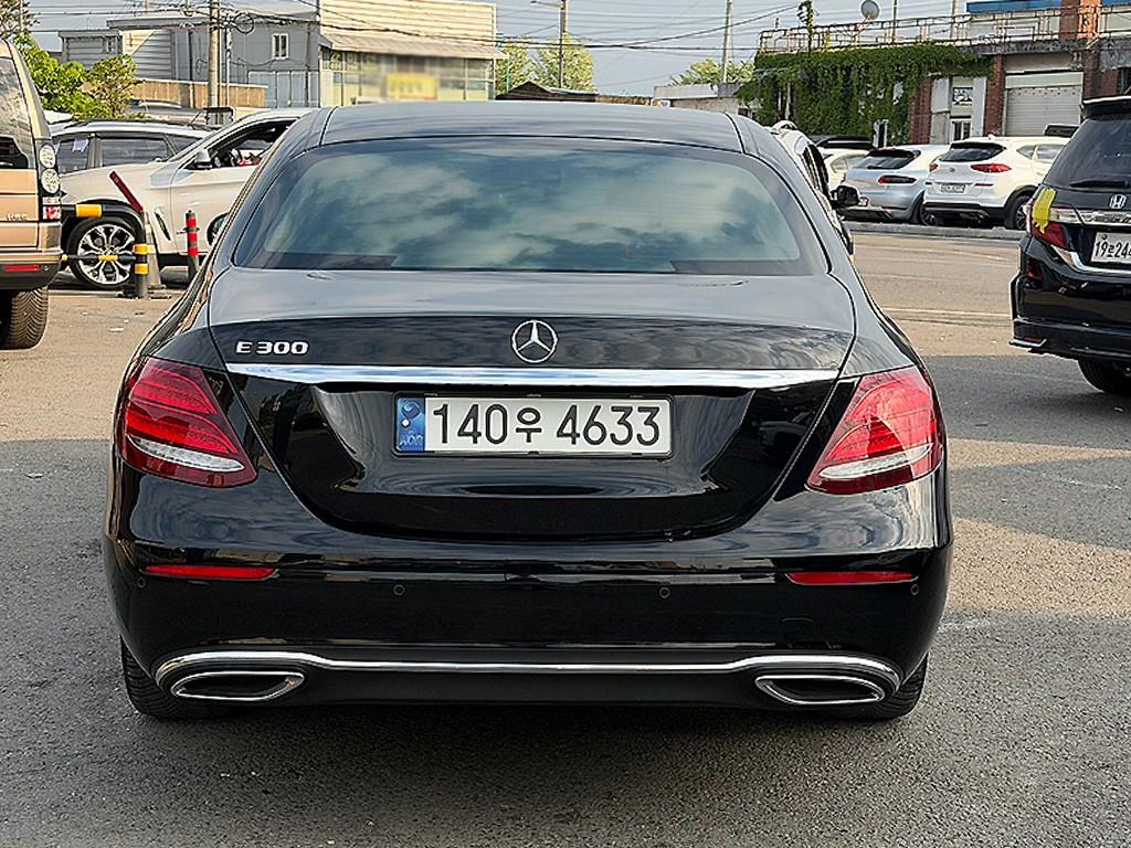 Mercedes Benz E class - Vista 3