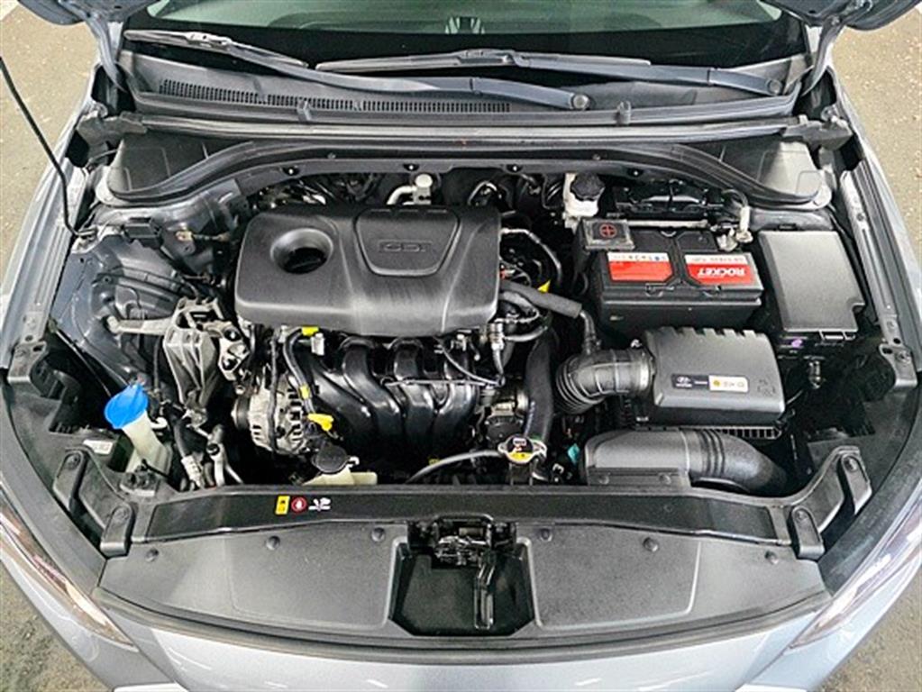 HYUNDAI Avante - Vista 5