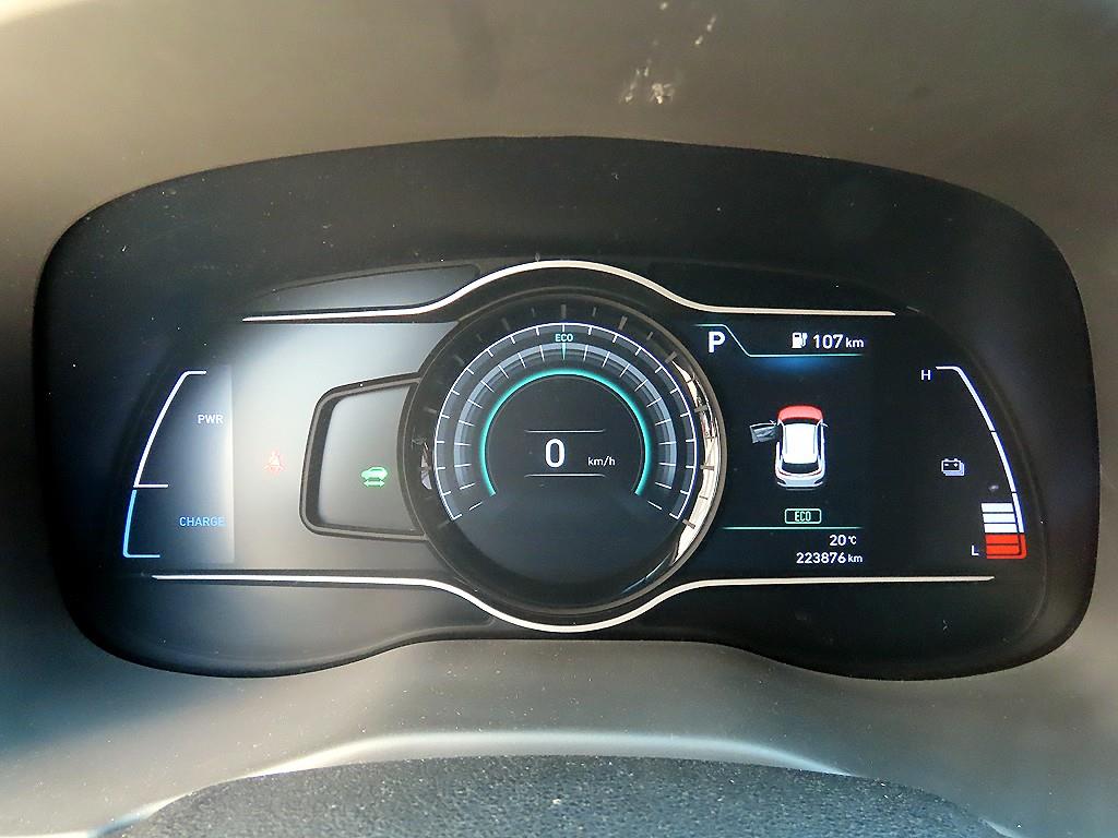 HYUNDAI Kona - Vista 9