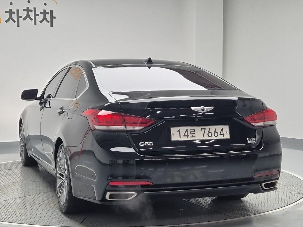 HYUNDAI Genesis - Vista 2