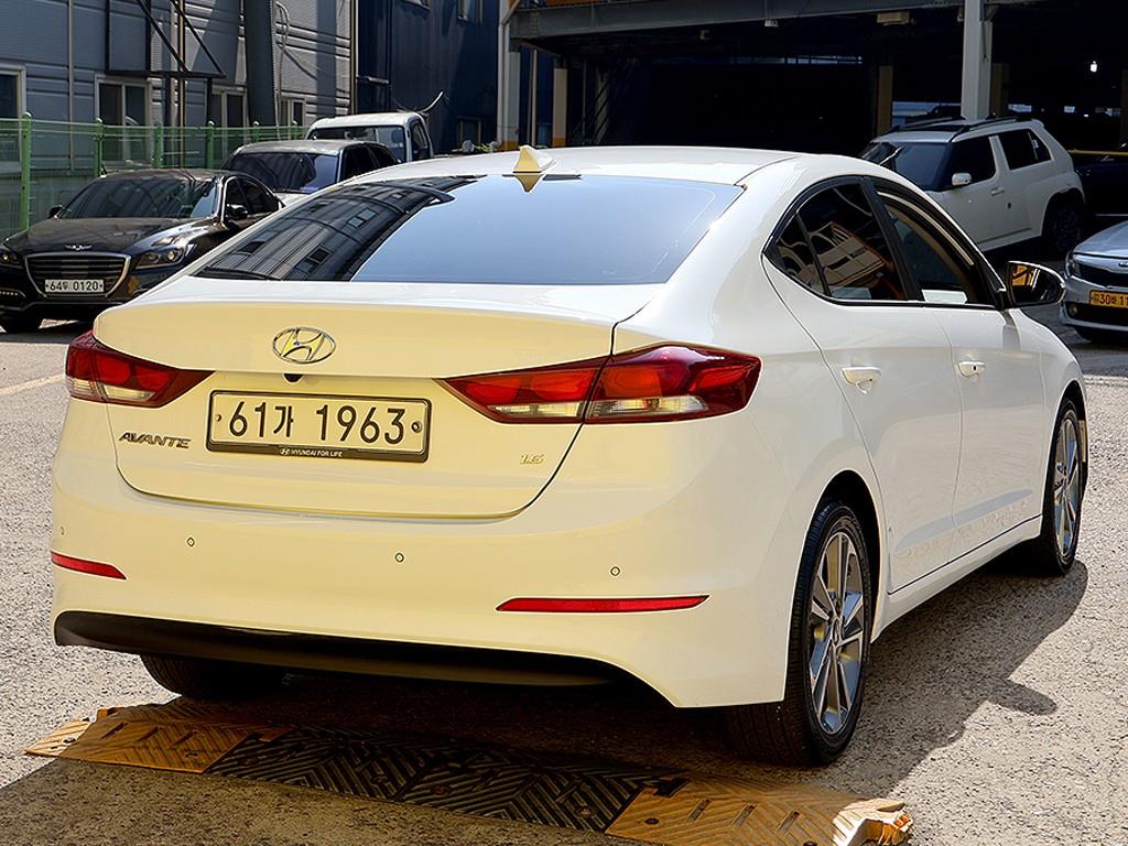 HYUNDAI Avante - Vista 7