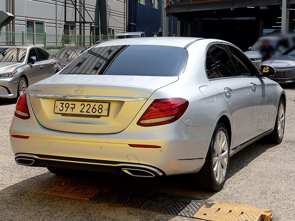 Mercedes Benz E class - Vista 7