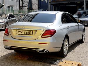 Mercedes Benz E class - Vista 8