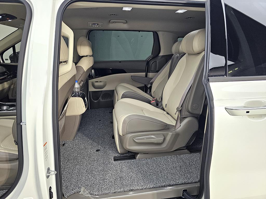 KIA Carnival - Vista 8