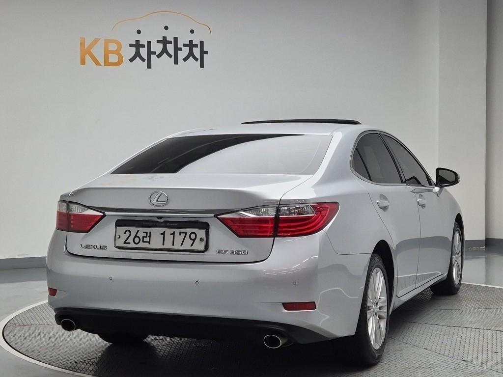 Lexus ES - Vista 4