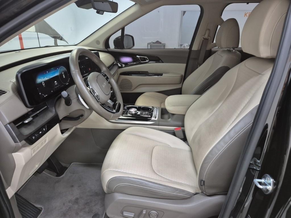 KIA Carnival - Vista 11
