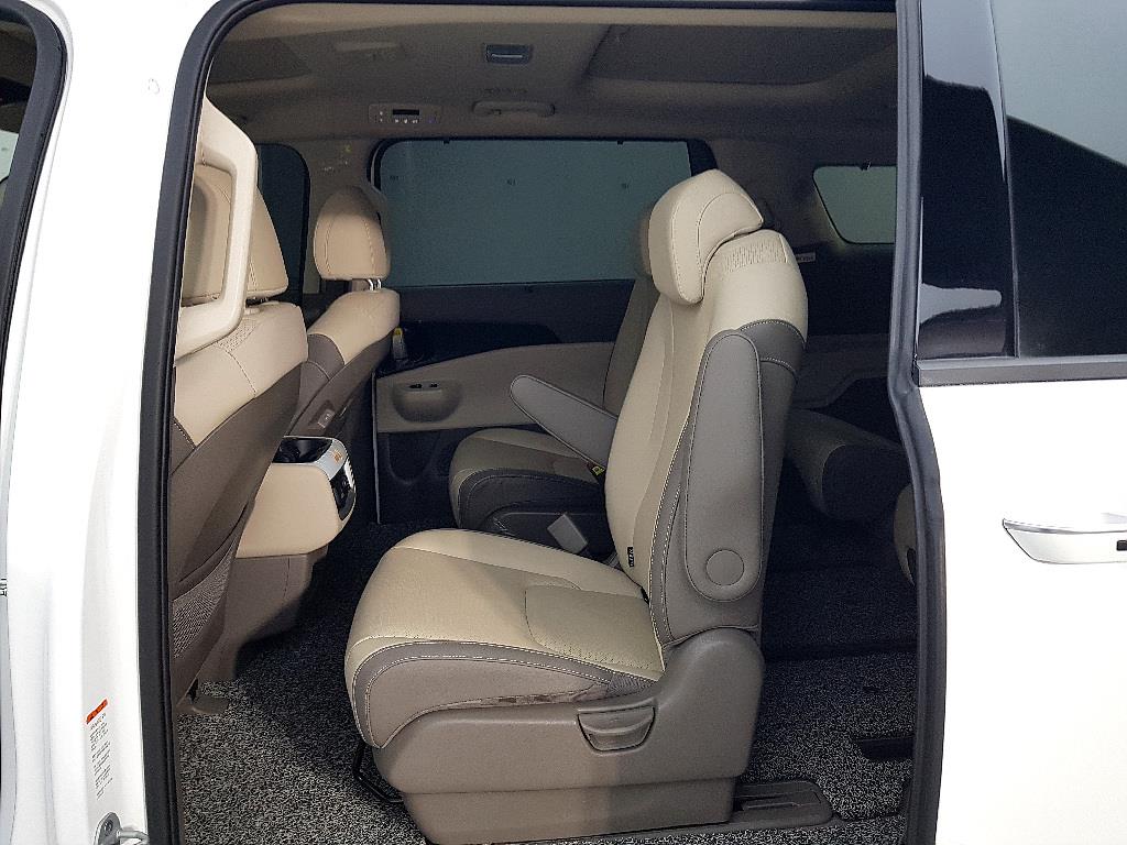 KIA Carnival - Vista 9