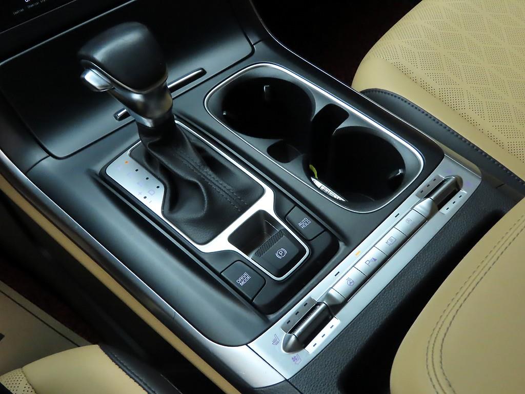 KIA Carnival - Vista 11