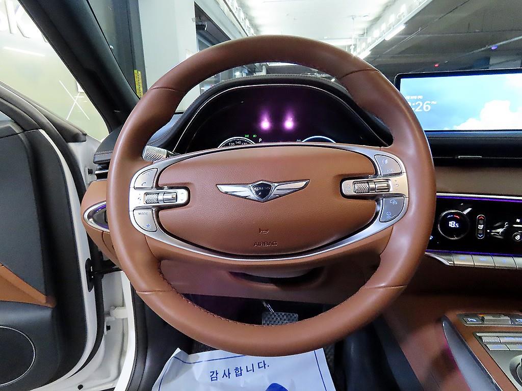 Genesis GV70 - Vista 8