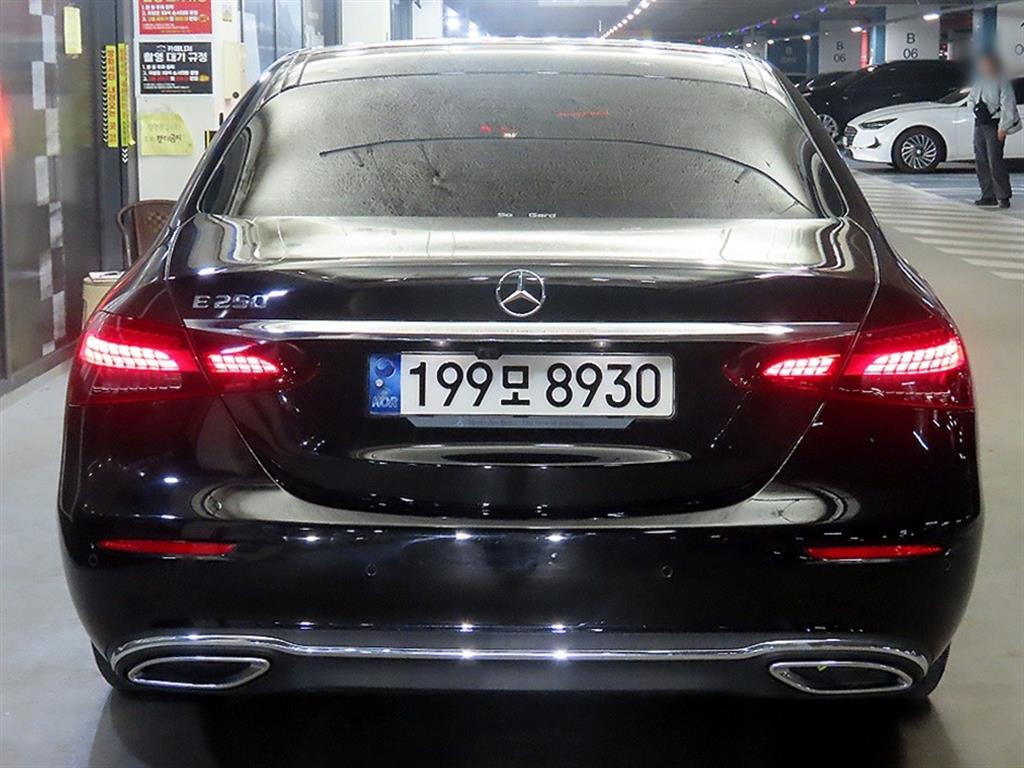 Mercedes Benz E class - Vista 5