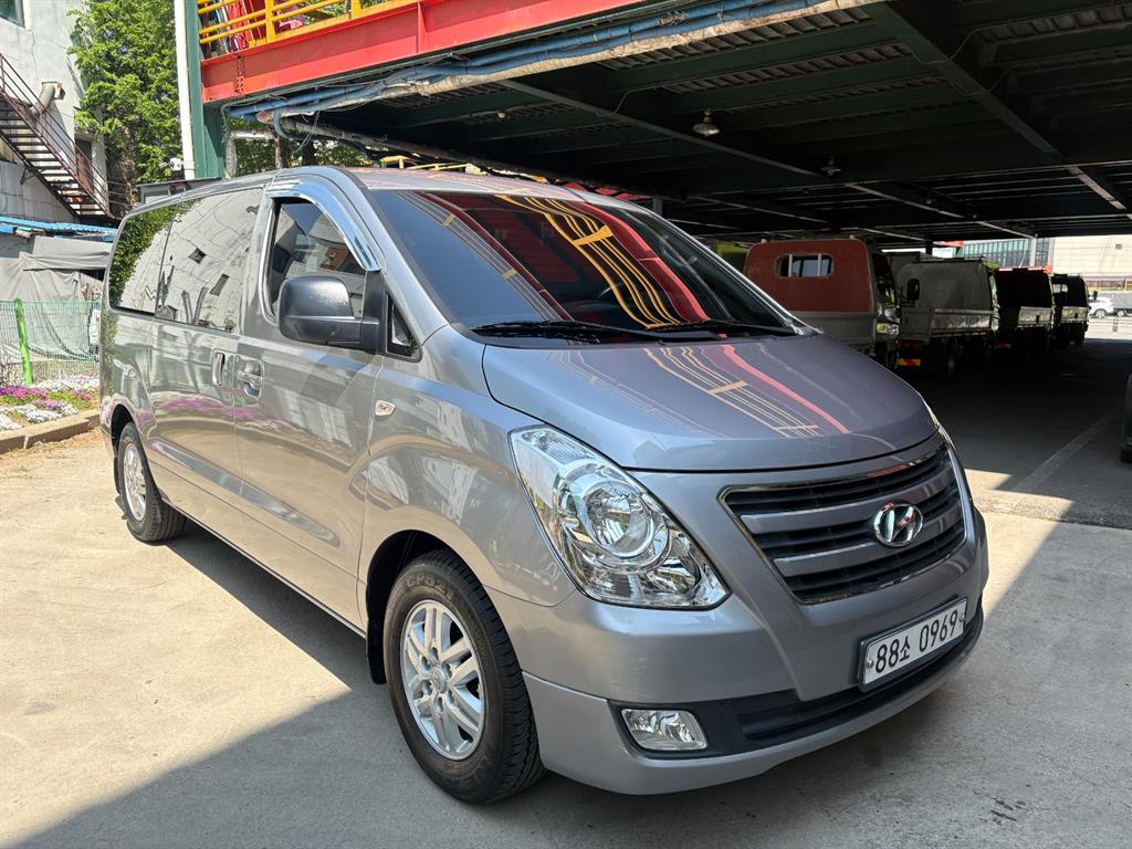 HYUNDAI Starex 2017 Gris - Importación desde Corea - HF Imports Iquique - Foto 1