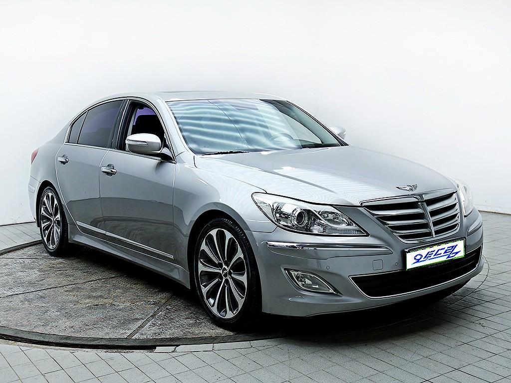 HYUNDAI Genesis - Vista 3