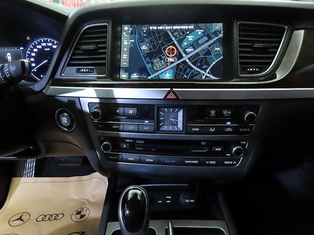 HYUNDAI Genesis - Vista 11
