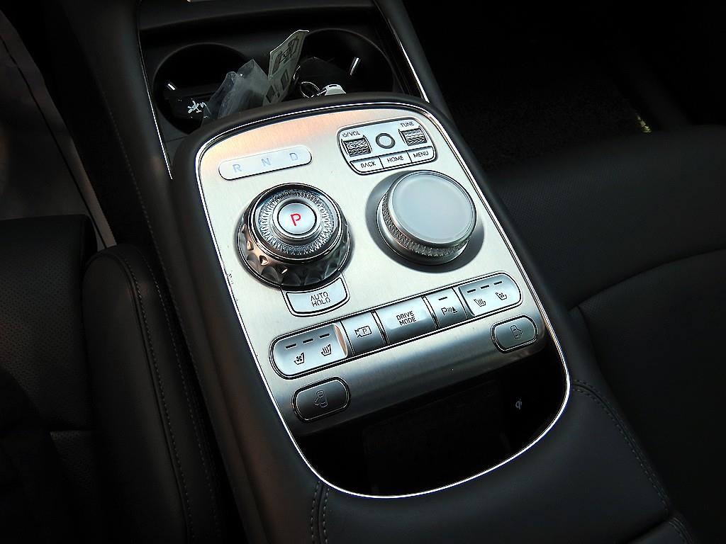 Genesis G90 - Vista 11