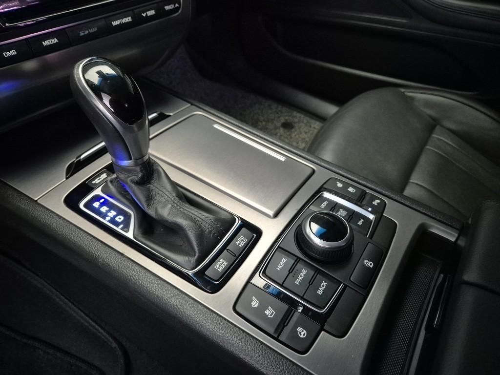 HYUNDAI Genesis - Vista 8