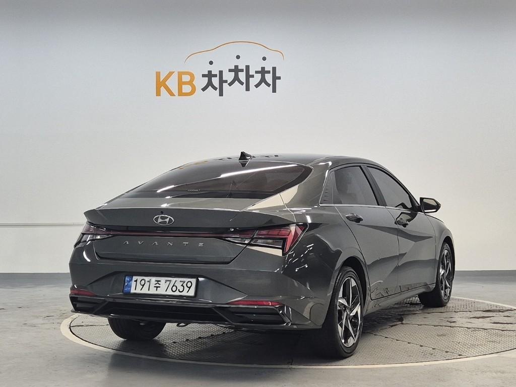 HYUNDAI Avante - Vista 3