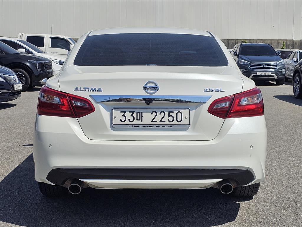 Nissan Altima - Vista 3