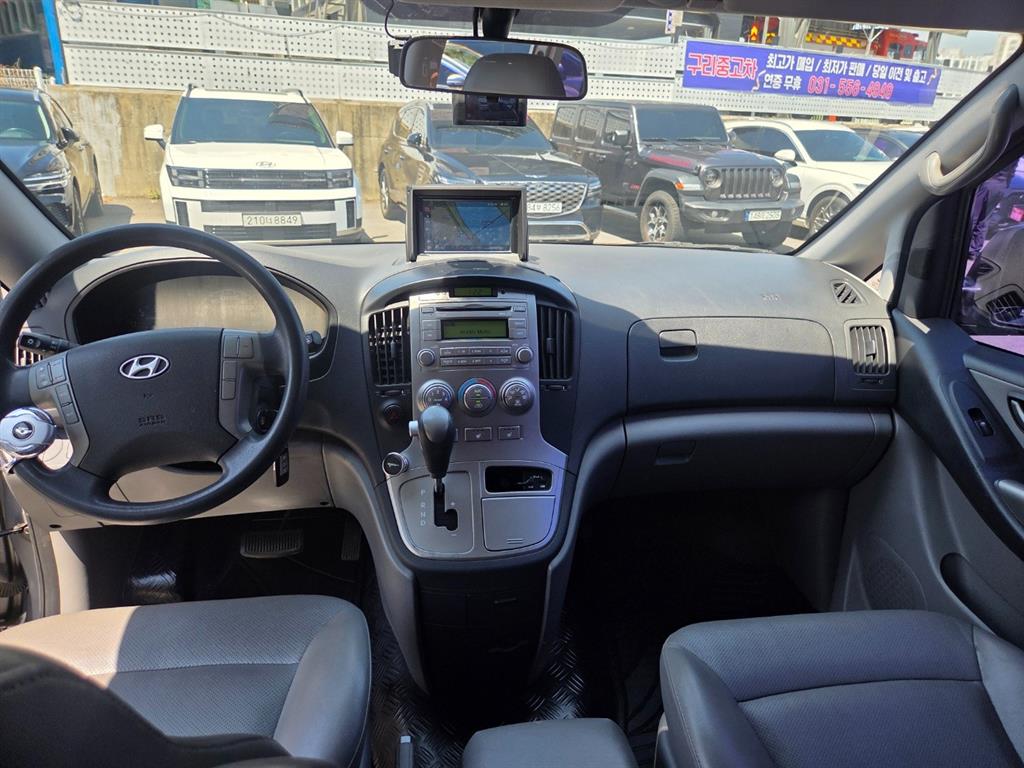 HYUNDAI Starex - Vista 8