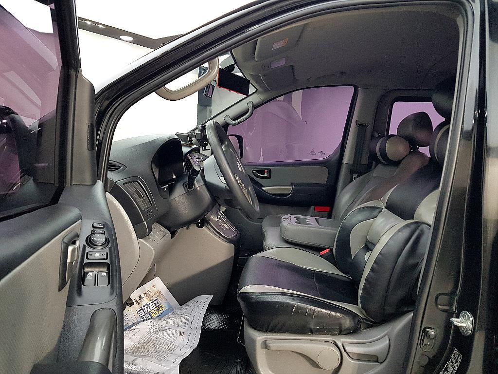 HYUNDAI Starex - Vista 8