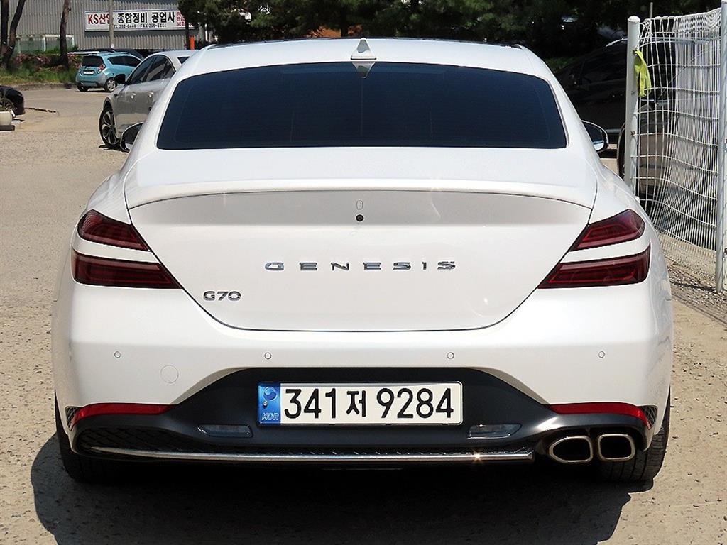 Genesis G70 - Vista 4