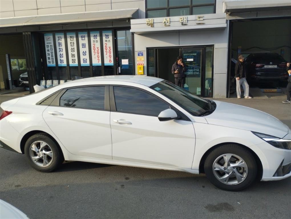 HYUNDAI Avante - Vista 3