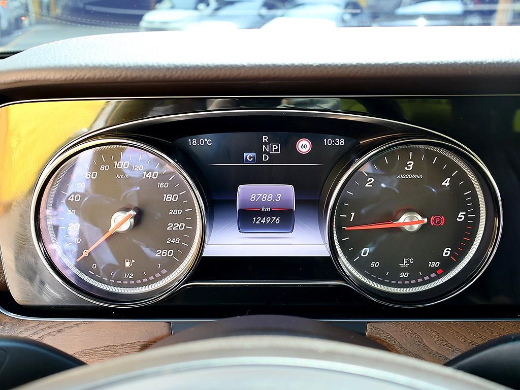 Mercedes Benz E class - Vista 11