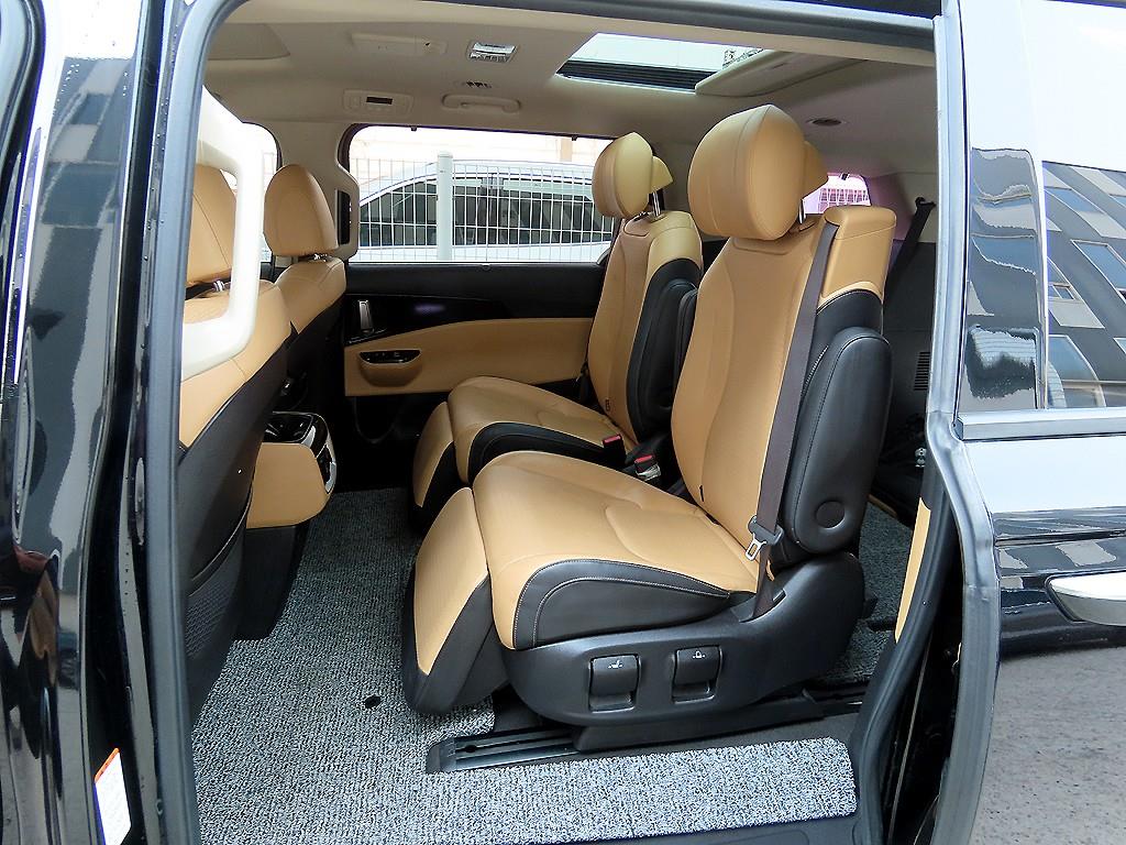 KIA Carnival - Vista 6